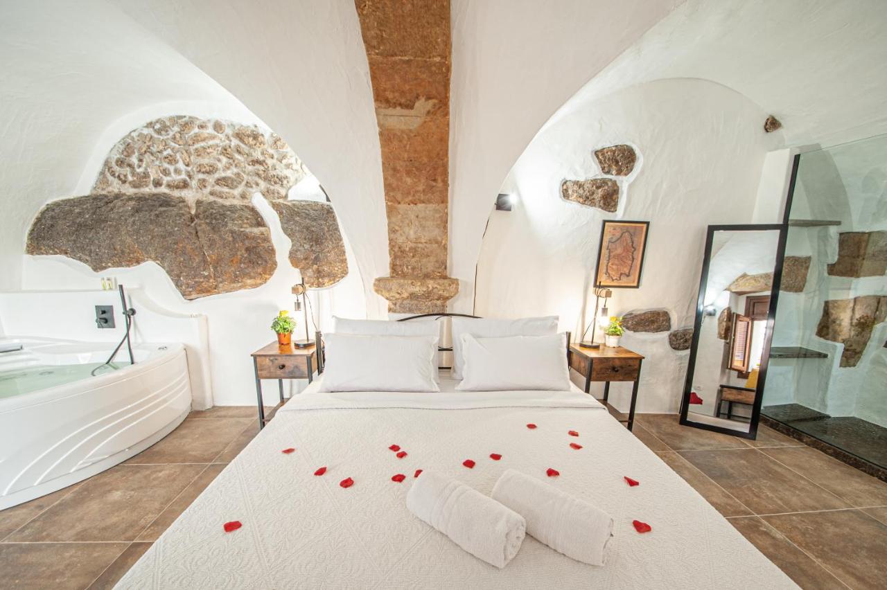 Romantic Loft With Jacuzzi In The Castle Castelsardo Esterno foto
