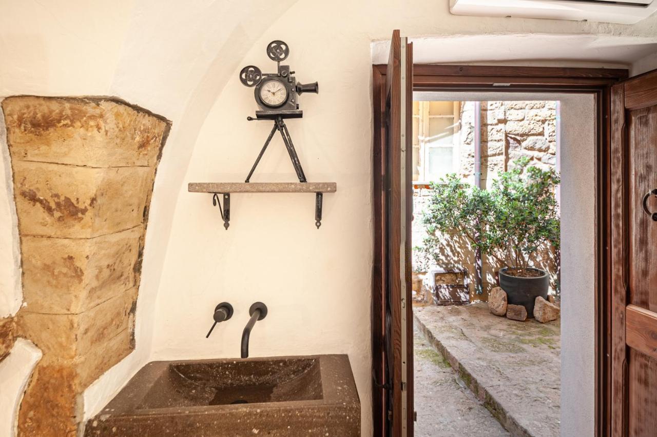 Romantic Loft With Jacuzzi In The Castle Castelsardo Esterno foto